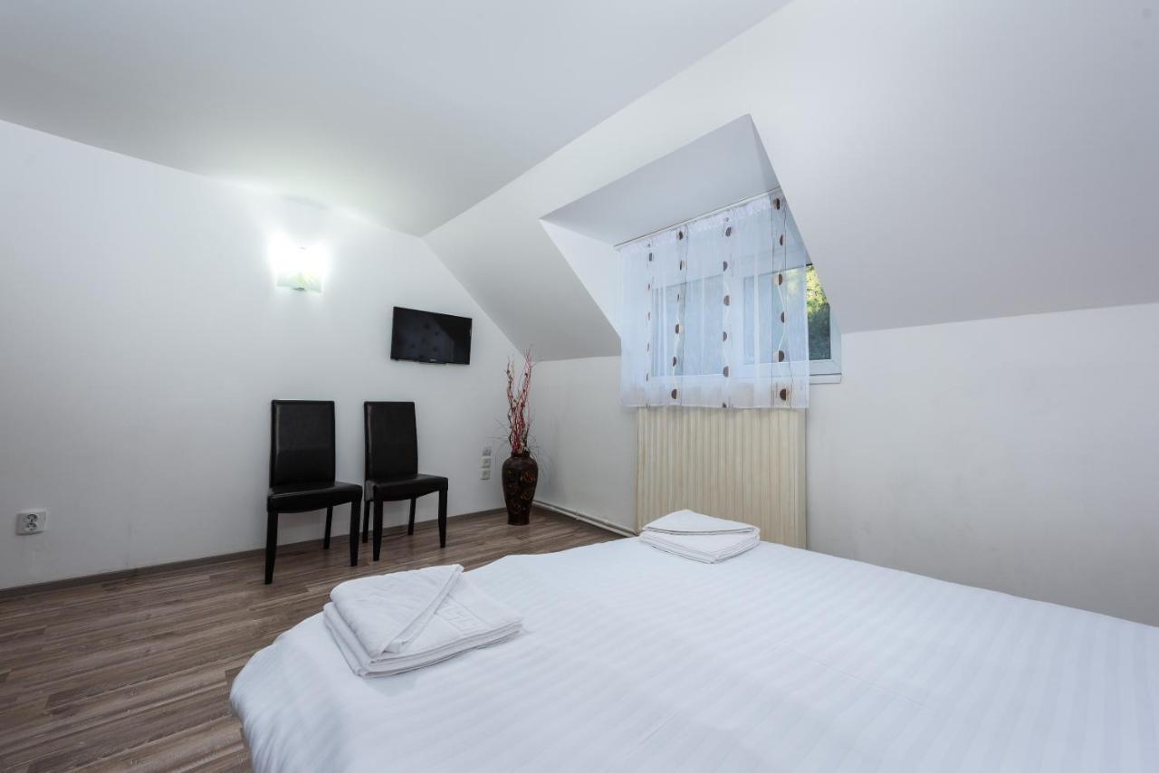 Pensiunea Ursuletul Paddington Predeal Exterior photo